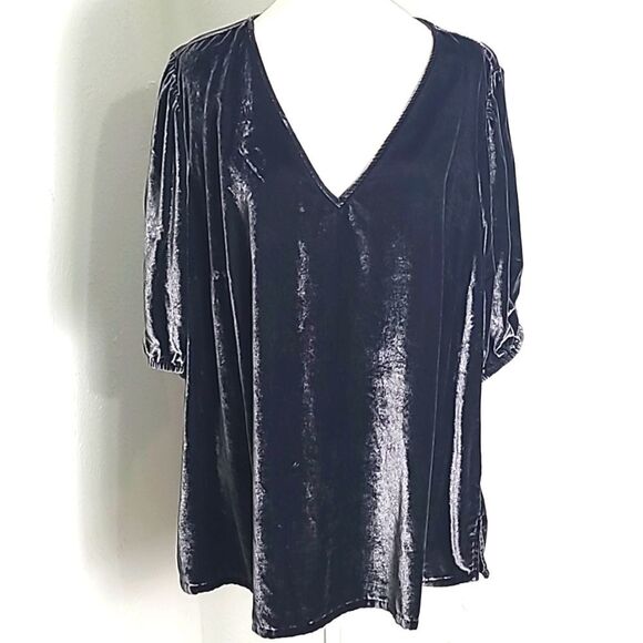 LOFT Crushed Velvet Top with Short Puff Sleeves, Flattering V-neckline, Size 22 - Picture 1 of 11